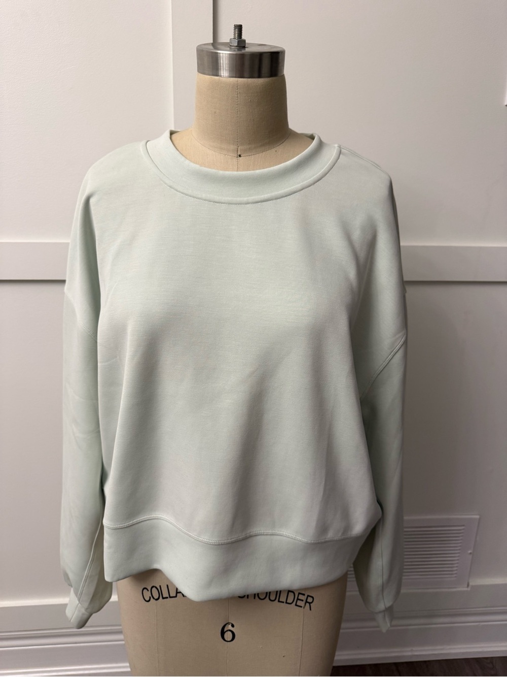 Minimalist Crewneck Sweatshirt in Pale Mint